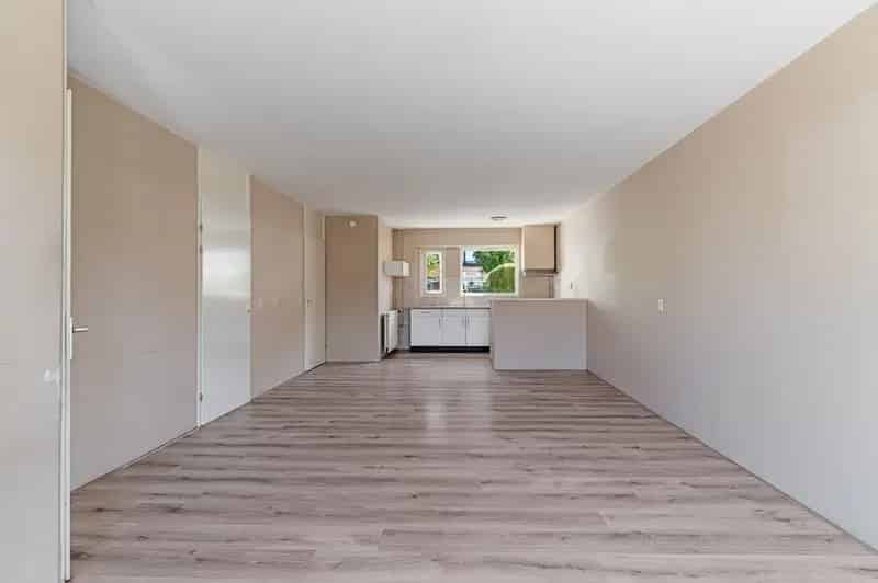Huis te koop Almere Waterwijk 4 slaapkamers grote tuin