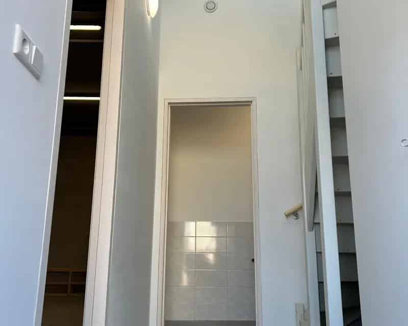 Bedrijfshal Almere te huur 114m2 Gooisekant
