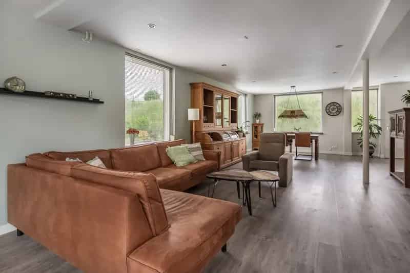Huis te koop Well: 4 slaapkamers, 2 badkamers, grote garage