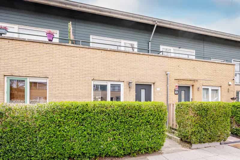 Huis te koop Almere Aprilstraat: 4 slaapkamers, instapklaar