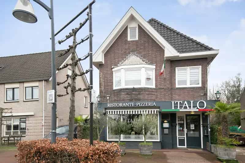 Bedrijfshal met Bovenwoning te Koop in Zeelst
