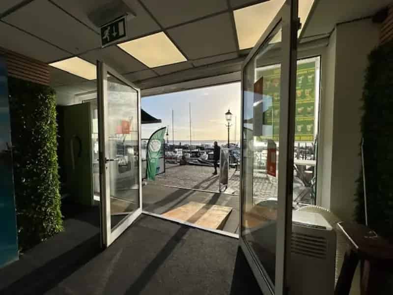 Volendam Winkel te Huur: 66m2 winkel met terras en souterrain