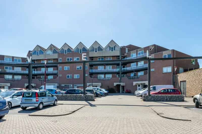 Ruim 4 Kamer Appartement Hoogzandveld Nabij Winkels en Openbaar Vervoer