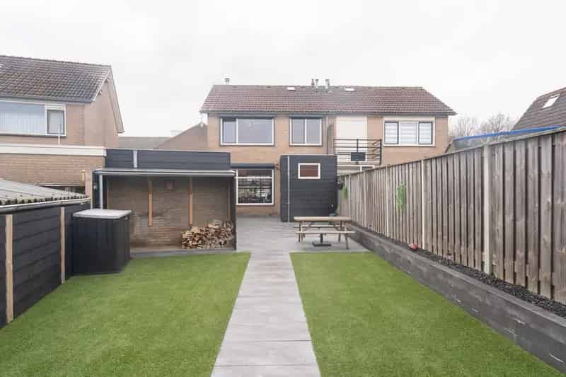 Tweekapper Kruiningen 4 slaapkamers grote tuin