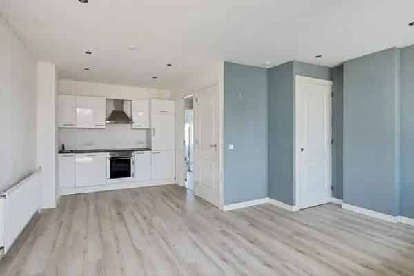 Ruime 4 kamer woning Hilversum twee keukens twee badkamers