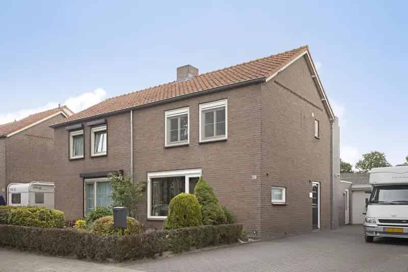 Ruime 2 1 Kapwoning met Garage Kantoor en Tuin
