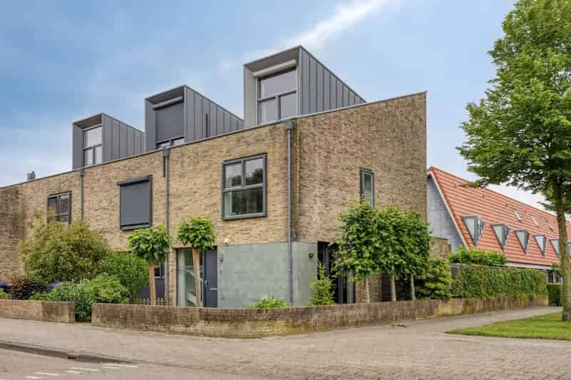 Hoekwoning Zeewolde 4 slaapkamers moderne keuken badkamer energielabel A