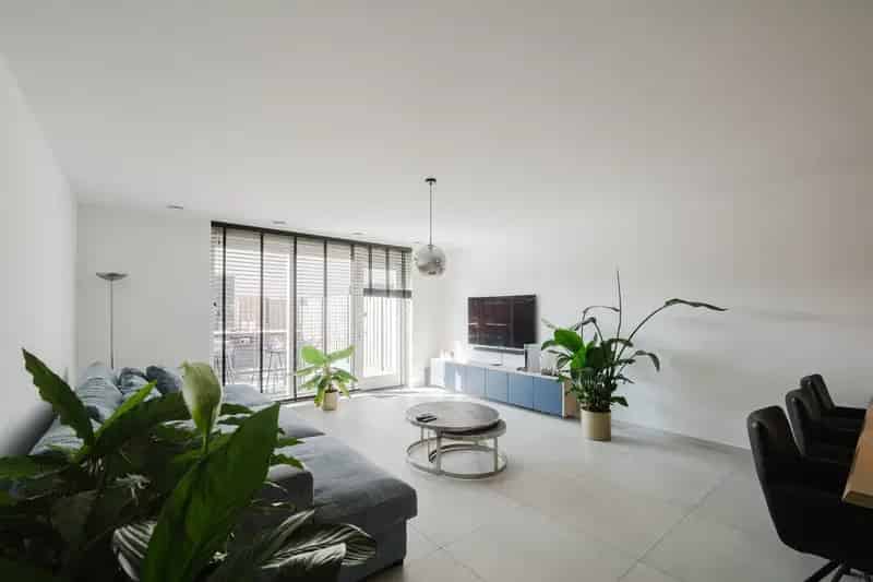 Groot Luxe Huis Spijkenisse 4 slaapkamers 2 badkamers