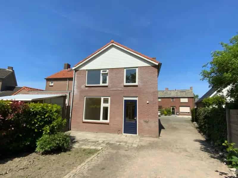 Hoekwoning met schuur berging 4 slaapkamers