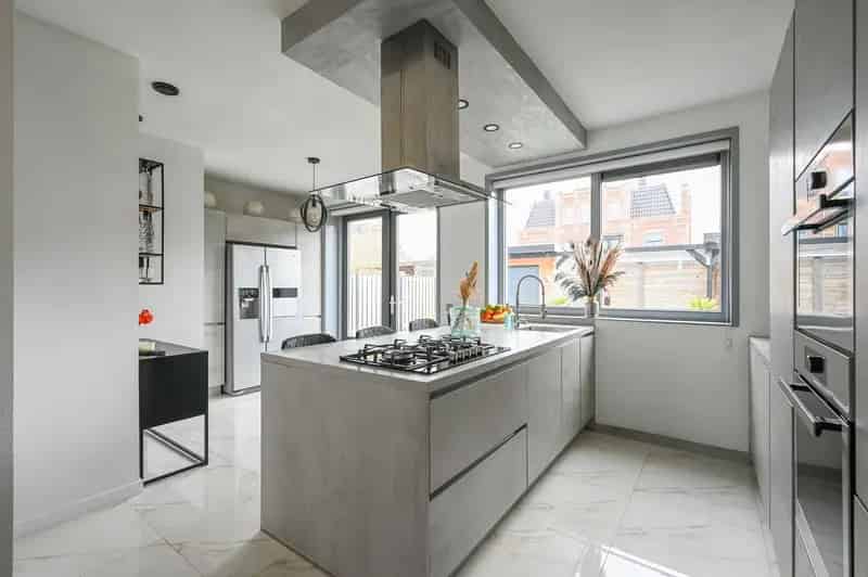 Huis te koop Vroondaal 4 slaapkamers zwembad tuin oprit