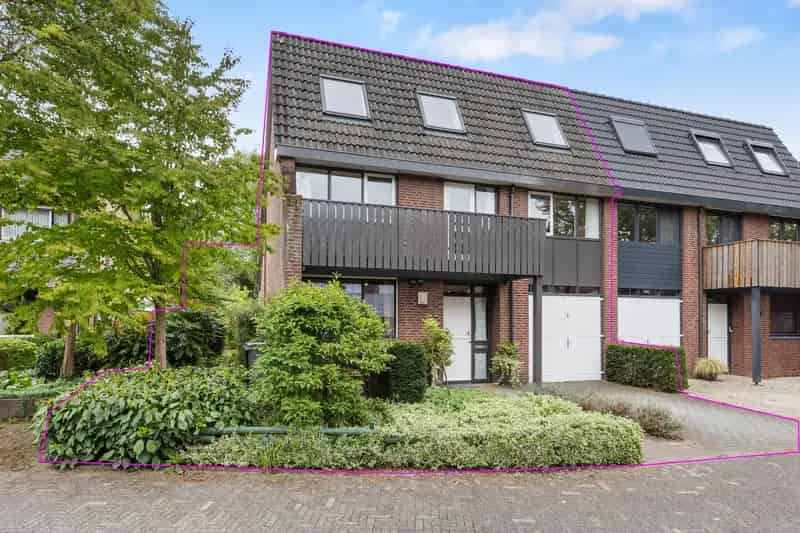 Huis te koop Huissen: Ruime tweekapper met 4 slaapkamers en grote tuin