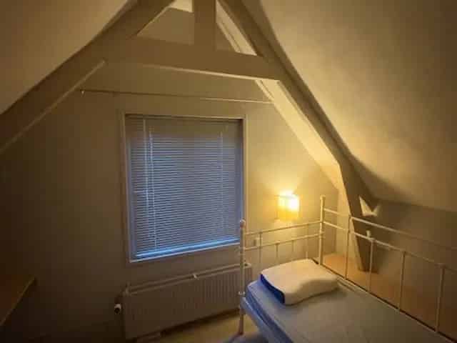 Kamer te Huur Limmen - Ruime kamer met eigen oprit