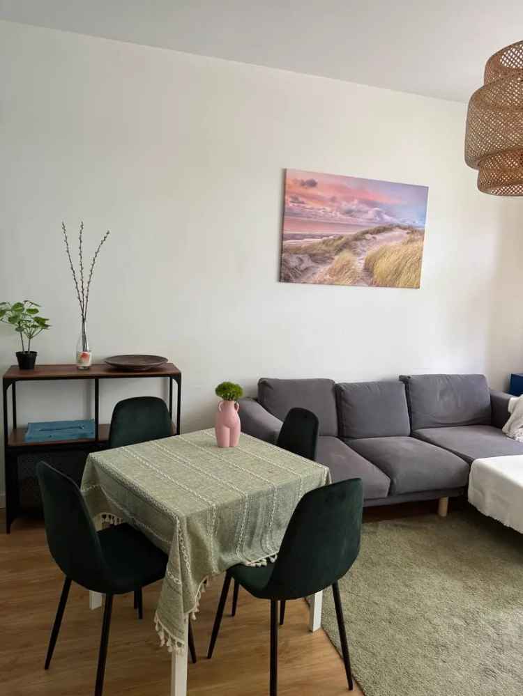 Kamer Amsterdam West: Rustig huis voor werkende/studerende vrouw
