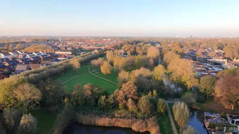 Een gezinswoning aan het water met 3 slaapkamers te De Meern