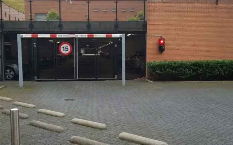 11 Ruime Parkeerplaatsen Amsterdam West NS Lelylaan A10