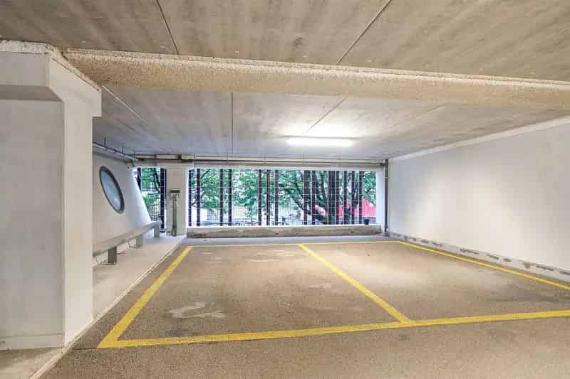 Parkeerplaats te Koop Rotterdam The Red Apple: Ruim, Laadpunt, Veilig