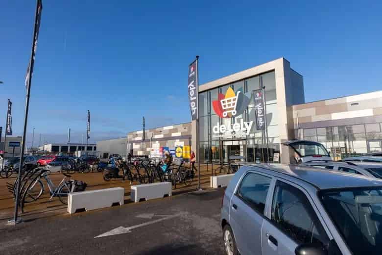 1369 m2 Winkelruimte te Huur Arnhem Boodschappencentrum De Lely