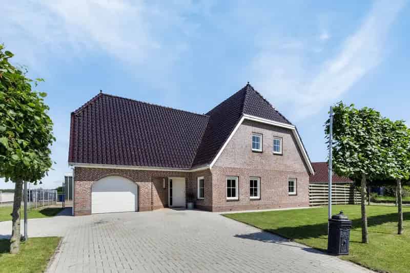 Bedrijfshal met woonhuis Stadskanaal