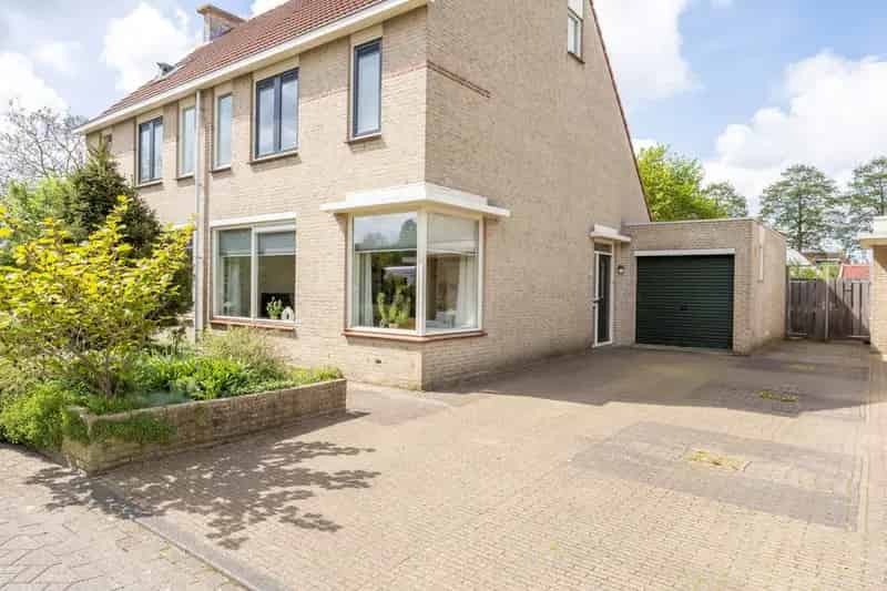 Ruime 2-onder-1-kapwoning Berkel Rodenrijs  130m2 3 slaapkamers Grote Tuin