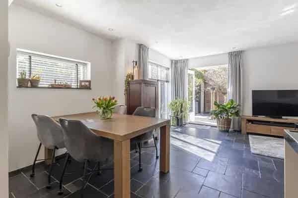 2-kamer woning met mediterrane tuin en 6 zonnepanelen