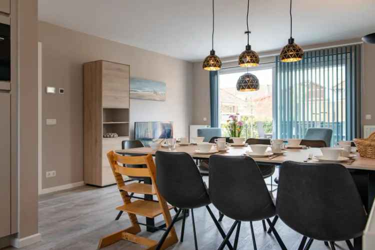 Vrijstaande Recreatiewoning nabij Strand 4 slaapkamers 2 badkamers