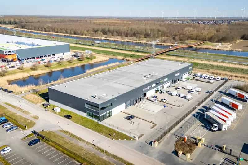 Bedrijfshal Almere te huur 1692m2 Warehouse Kantoor Mezzanine