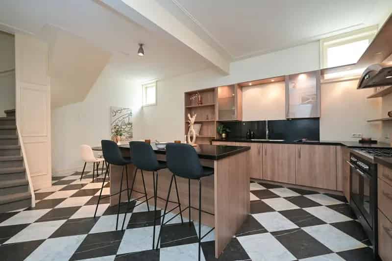 Huis te koop Javastraat Den Haag: Luxe gerenoveerde woning met garage en dakterras
