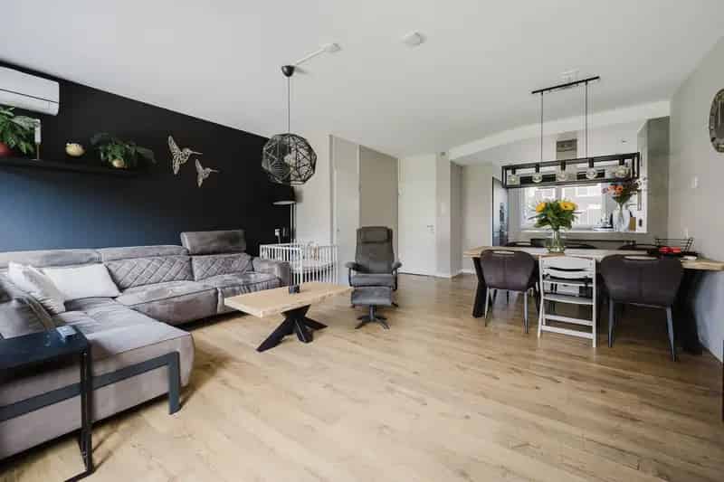 Ruime woning te koop Spijkenisse - 4 slaapkamers, garage en tuin
