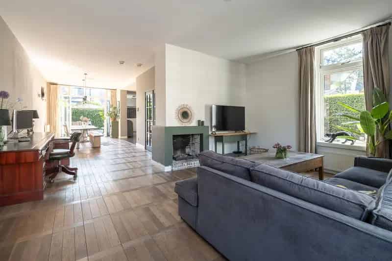 Bussum Tweekapper Souterrain 7 Slaapkamers 304m2