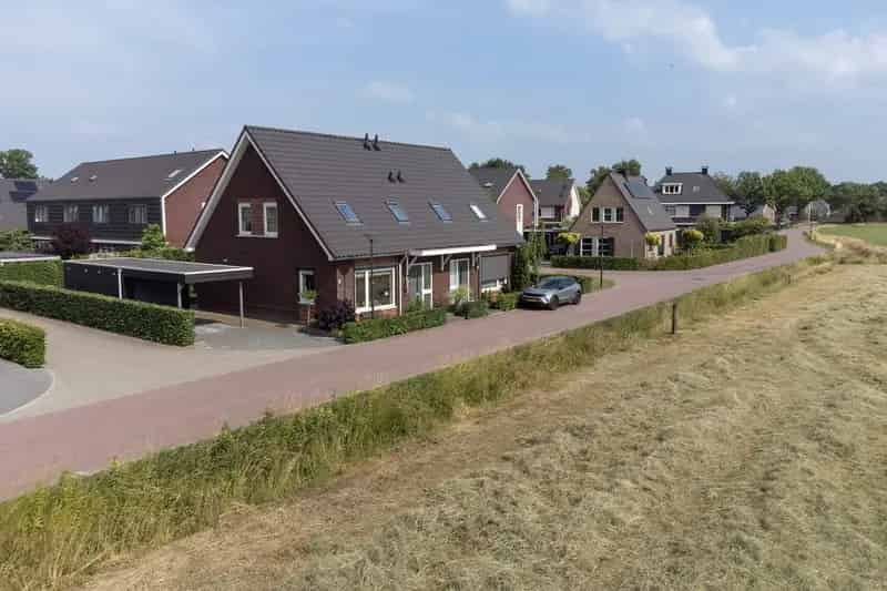 Moderne Helft van Dubbele Woning Klarenbeek 3 slaapkamers Garage Carport