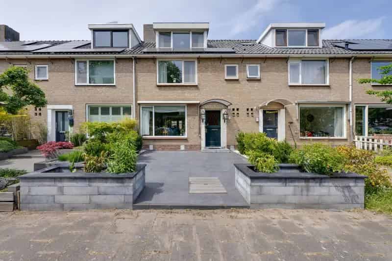 Moderne Tussenwoning 4 slaapkamers Uithoorn Zijdelwaard