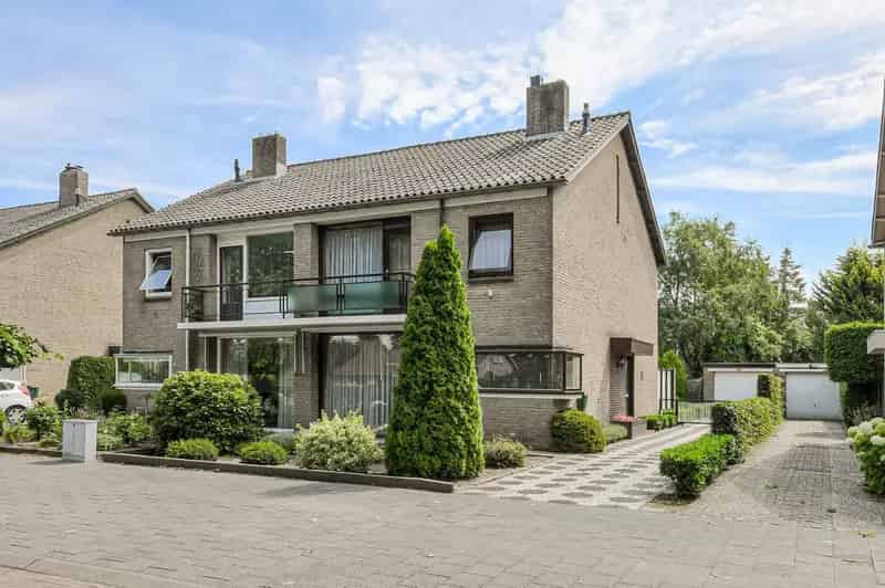 Sfeervolle 2-onder-1-kapwoning Teteringen