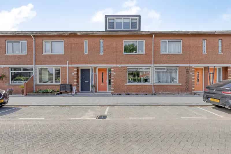 5-kamer Eengezinswoning Hoogvliet Moderne Afwerking Ruime Tuin
