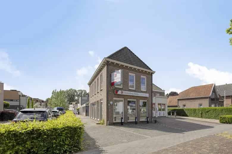152 m2 Kantoorruimte te Huur Heesch