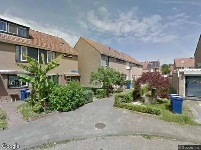 Hoekwoning Almere 111m² Nabij Openbaar Vervoer en Scholen