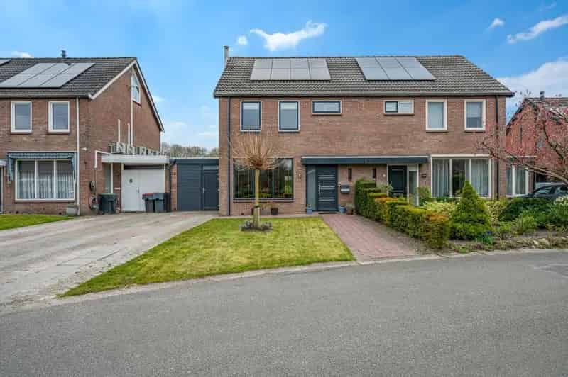 Ruime 4 Slaapkamers 2 Onder 1 Kapwoning Instapklaar Grote Tuin Zonnepanelen