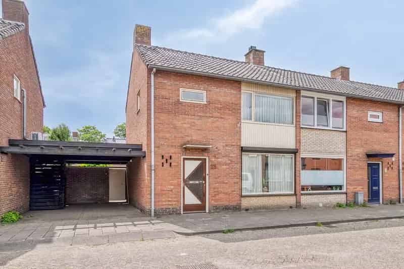 Huis te koop Made: Ruime hoekwoning met 3 slaapkamers