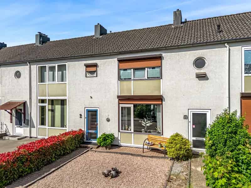 Instapklare Tussenwoning Overhoven  3 Slaapkamers Moderne Keuken