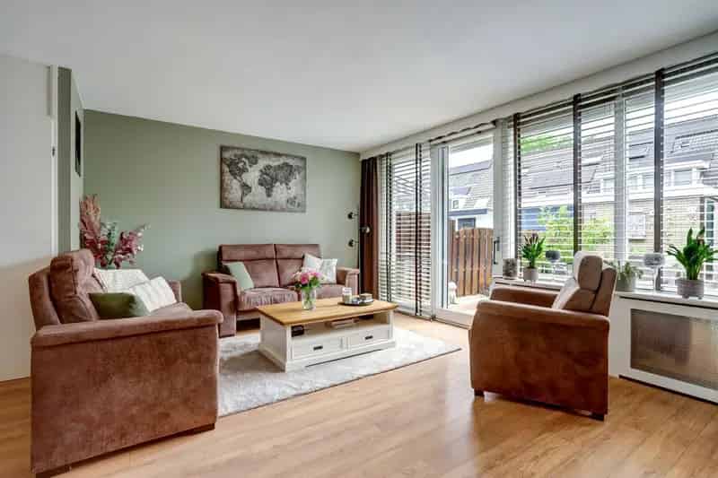 Huis te Koop Hoogvliet 4 Slaapkamers Ruime Tuin