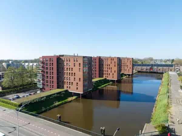 4-kamer appartement aan het kanaal met berging en parkeerplaats
