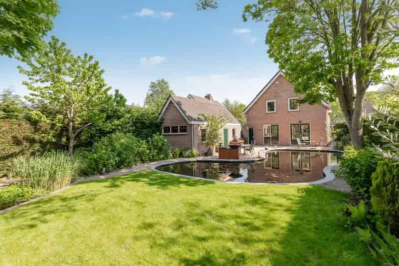 Vrijstaande woning Vlijmen: 5 slaapkamers, natuurzwembad en duurzaam
