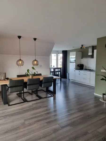 Ruim appartement Sneek Marktstraat 3 slaapkamers 140m2