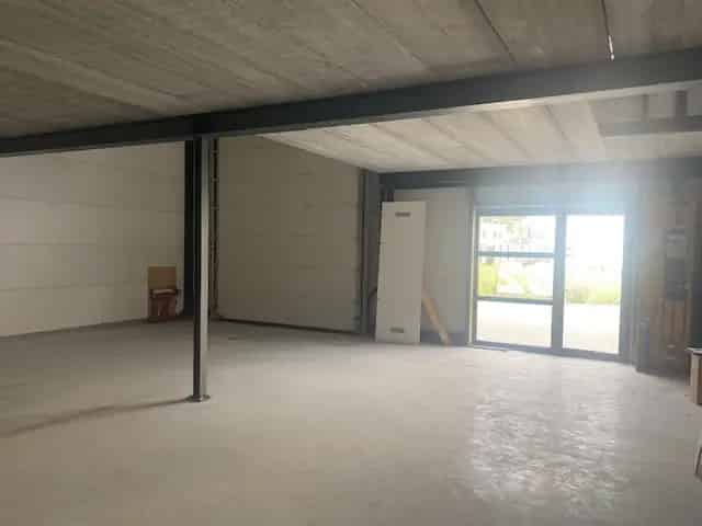 Bedrijfshal Venlo te koop 322m2 Kantoorruimte Parkeerplaatsen
