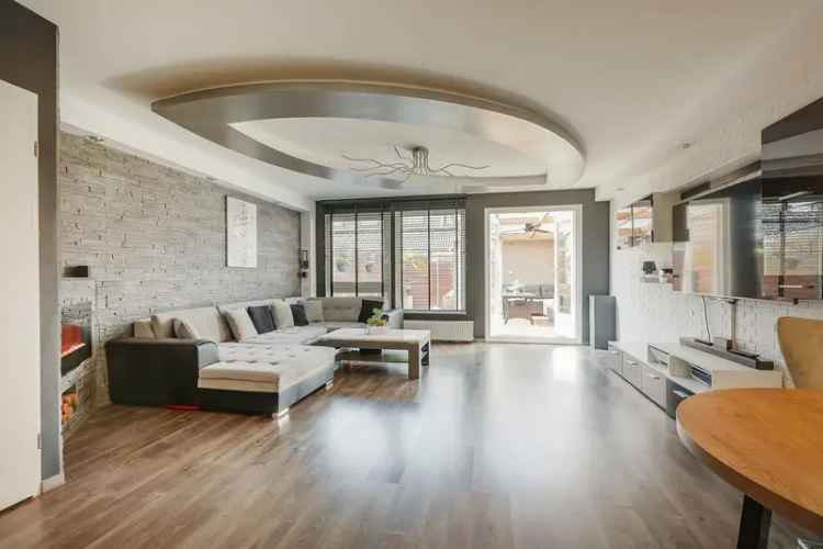 Hoekwoning Overbos 4 slaapkamers moderne keuken tuin