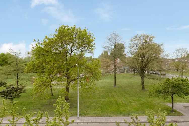 Huis te koop Huizen: Ruime gezinswoning nabij speeltuin