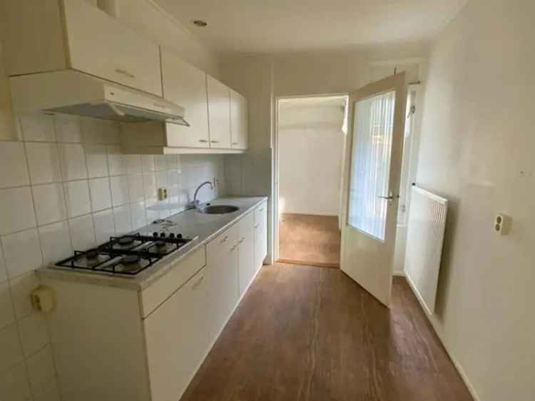 Hoekwoning met berging en tuin te koop