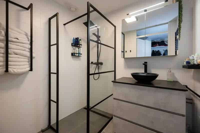 Instapklaar 3-kamerappartement nabij winkelcentrum