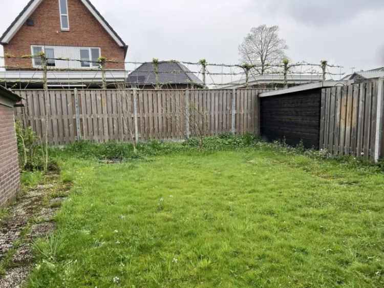 Hoekwoning met berging en carport te koop