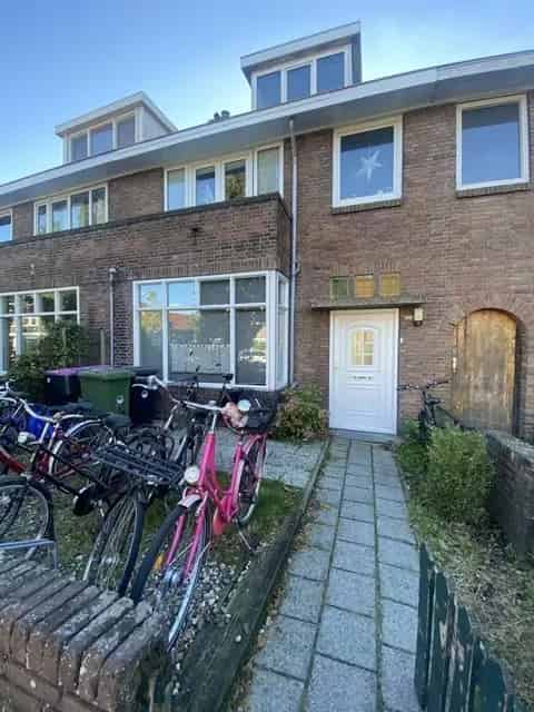 Leeuwarden  (Zeeheldenbuurt)  - Bleeklaan