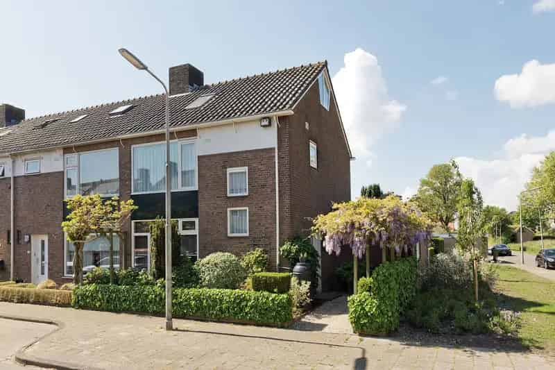 Huis te koop Aalsmeer Wilhelminastraat: Ruime hoekwoning met tuin